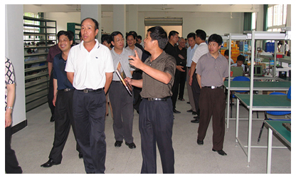福建省委常委、政法委書(shū)記徐謙一行視察虹潤公司