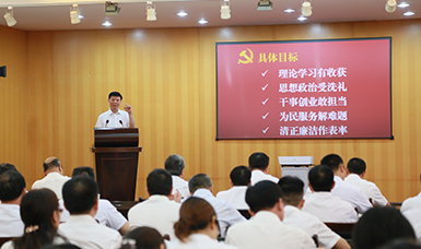 福建省人大黨組書(shū)記、副主任張廣敏在虹潤會(huì )議室上黨課